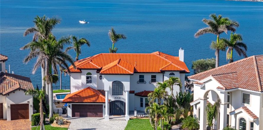 Casa en Saint Petersburg, Florida 4 dormitorios, 387.22 m2 № 1622590