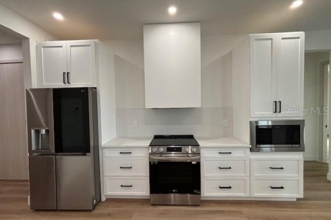 Casa en alquiler en Rotonda, Florida, 3 dormitorios, 208.1 m2 № 1673406 - foto 4