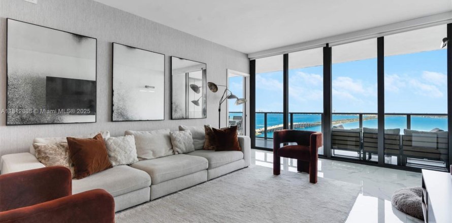 Condominio en Miami, Florida, 3 dormitorios № 1770347