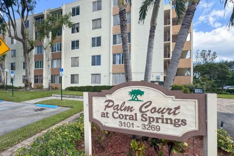 Condo in Coral Springs, Florida, 2 bedrooms  № 1971721 - photo 1