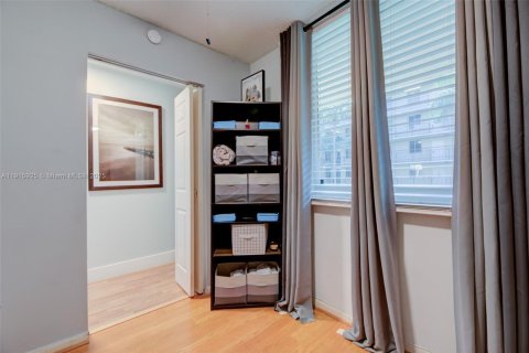 Condo in Coral Springs, Florida, 2 bedrooms  № 1971721 - photo 25