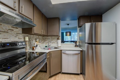 Condo in Coral Springs, Florida, 2 bedrooms  № 1971721 - photo 12