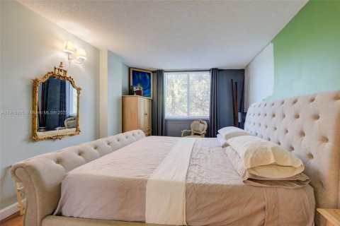 Condo in Coral Springs, Florida, 2 bedrooms  № 1971721 - photo 17