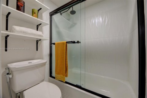 Condo in Coral Springs, Florida, 2 bedrooms  № 1971721 - photo 23