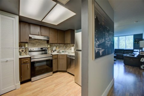 Condo in Coral Springs, Florida, 2 bedrooms  № 1971721 - photo 2