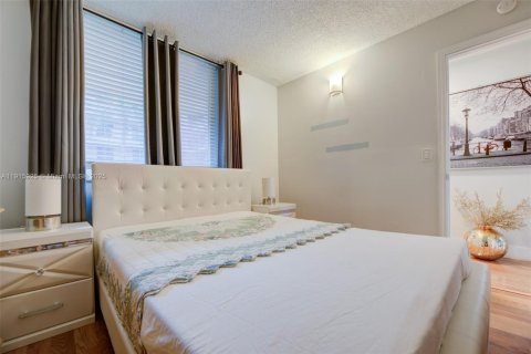 Condo in Coral Springs, Florida, 2 bedrooms  № 1971721 - photo 20