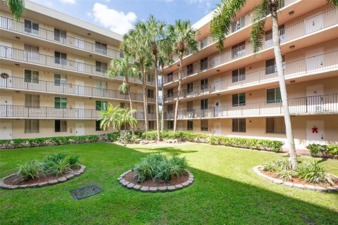 Condo in Coral Springs, Florida, 2 bedrooms  № 1971721 - photo 29