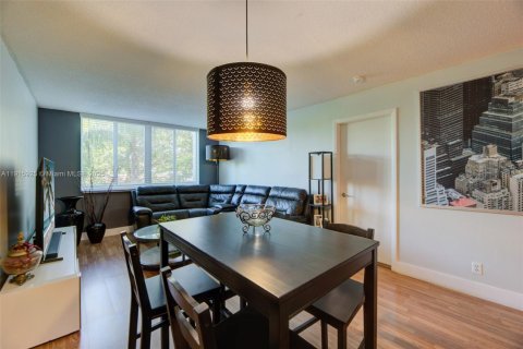 Condo in Coral Springs, Florida, 2 bedrooms  № 1971721 - photo 10