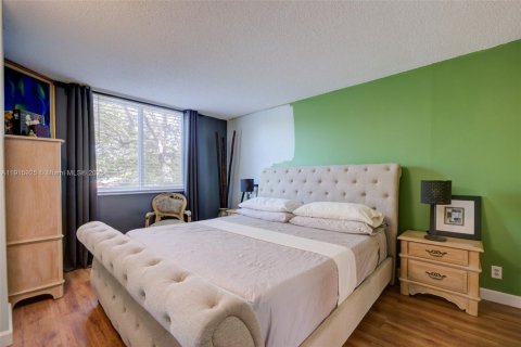 Condo in Coral Springs, Florida, 2 bedrooms  № 1971721 - photo 16