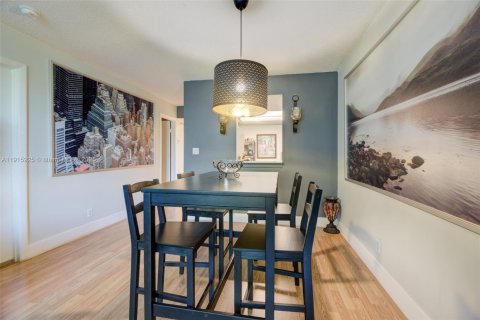 Condo in Coral Springs, Florida, 2 bedrooms  № 1971721 - photo 3