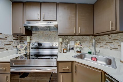 Condo in Coral Springs, Florida, 2 bedrooms  № 1971721 - photo 14