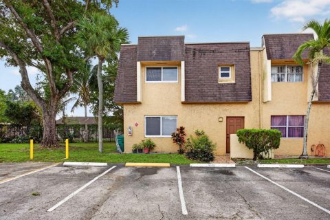 Adosado en Lauderhill, Florida 3 dormitorios, 132.66 m2 № 2086565