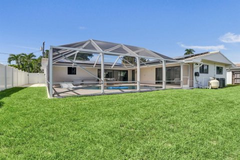 House in Fort Lauderdale, Florida 2 bedrooms, 162.86 sq.m. № 2392768 - photo 2