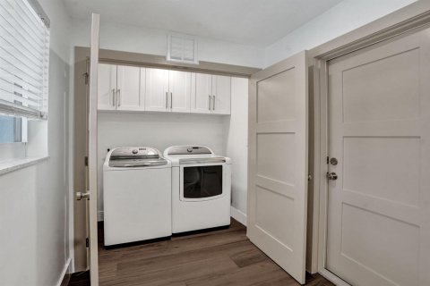 House in Fort Lauderdale, Florida 2 bedrooms, 162.86 sq.m. № 2392768 - photo 6