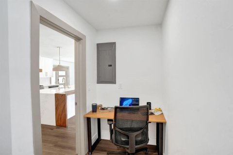 House in Fort Lauderdale, Florida 2 bedrooms, 162.86 sq.m. № 2392768 - photo 8