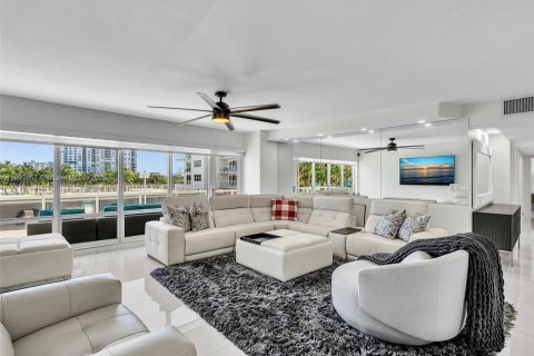 Condominio en venta en Pompano Beach, Florida, 3 dormitorios, 157.93 m2 № 1952375 - foto 3