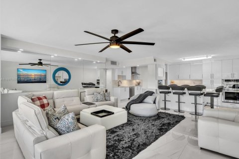 Condominio en venta en Pompano Beach, Florida, 3 dormitorios, 157.93 m2 № 1952375 - foto 1