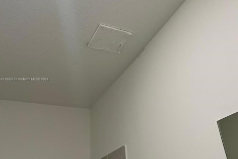 Townhouse in Miami, Florida 3 bedrooms, 133.97 sq.m. № 1939781 - photo 14