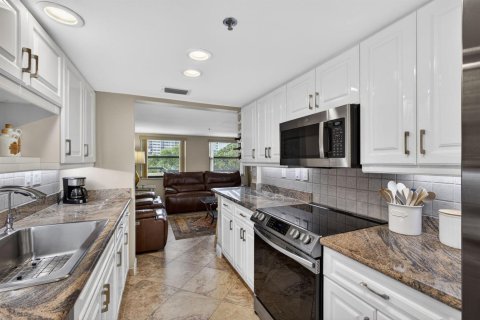 Condo in North Palm Beach, Florida, 2 bedrooms  № 2247600 - photo 12