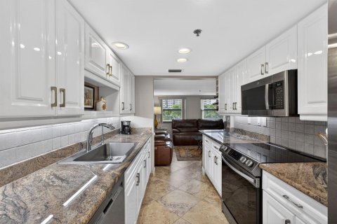 Condo in North Palm Beach, Florida, 2 bedrooms  № 2247600 - photo 13