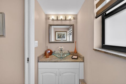 Condo in North Palm Beach, Florida, 2 bedrooms  № 2247600 - photo 5