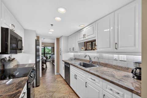 Condo in North Palm Beach, Florida, 2 bedrooms  № 2247600 - photo 11