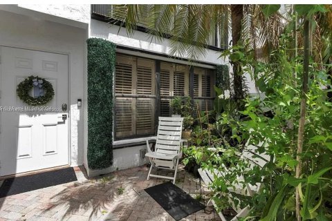 Adosado en venta en Pembroke Pines, Florida, 3 dormitorios, 153.1 m2 № 1812379 - foto 11
