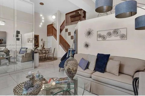 Adosado en venta en Pembroke Pines, Florida, 3 dormitorios, 153.1 m2 № 1812379 - foto 1