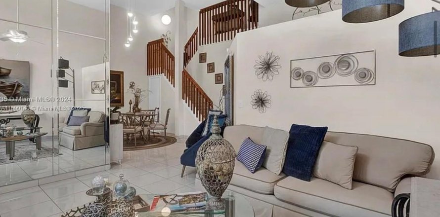 Adosado en Pembroke Pines, Florida 3 dormitorios, 153.1 m2 № 1812379
