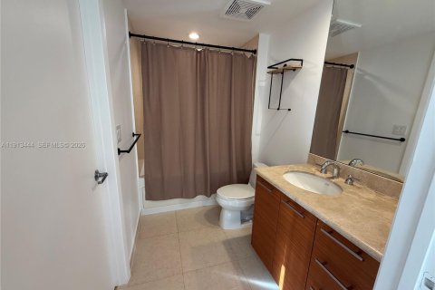 Купить кондоминиум в Майами, Флорида 1 спальня, 65.03м2, № 1970973 - фото 17