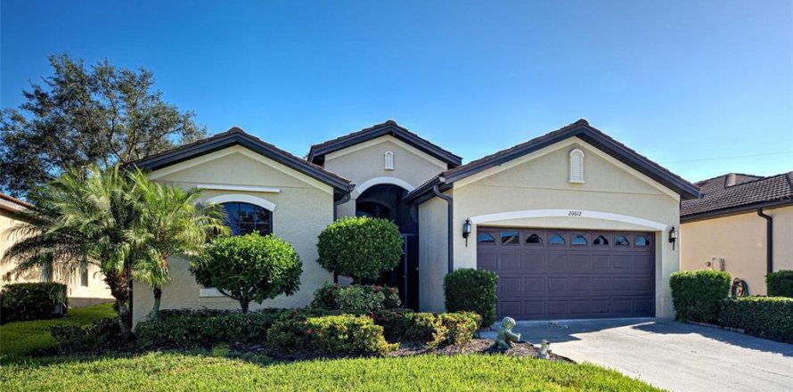 House in Venice, Florida 2 bedrooms, 178 sq.m. № 2216086