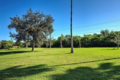 House in Venice, Florida 2 bedrooms, 178 sq.m. № 2216086 - photo 3
