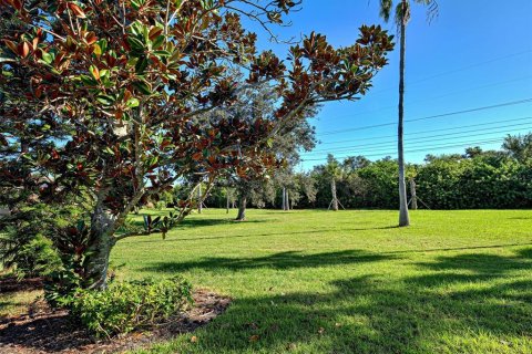 House in Venice, Florida 2 bedrooms, 178 sq.m. № 2216086 - photo 2