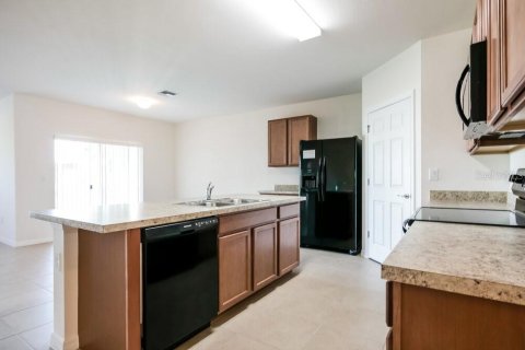 House in Cape Coral, Florida 4 bedrooms, 169.83 sq.m. № 1917999 - photo 5
