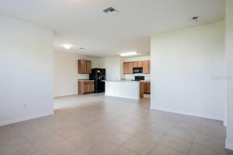 House in Cape Coral, Florida 4 bedrooms, 169.83 sq.m. № 1917999 - photo 2