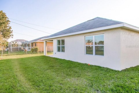 House in Cape Coral, Florida 4 bedrooms, 169.83 sq.m. № 1917999 - photo 14