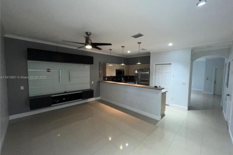 Купить таунхаус в Мирамар, Флорида 3 спальни, 139.82м2, № 1968906 - фото 13