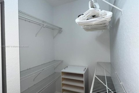 Купить таунхаус в Мирамар, Флорида 3 спальни, 139.82м2, № 1968906 - фото 21