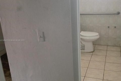 Купить коммерческую недвижимость в Майами, Флорида 311.78м2, № 1949973 - фото 7