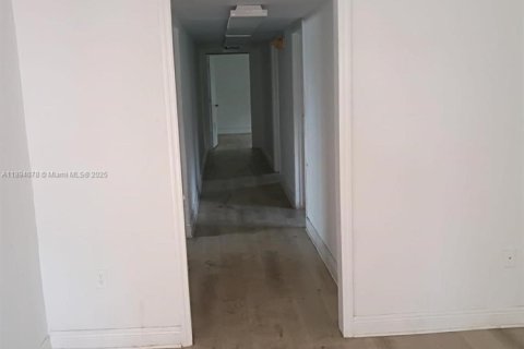 Купить коммерческую недвижимость в Майами, Флорида 311.78м2, № 1949973 - фото 6