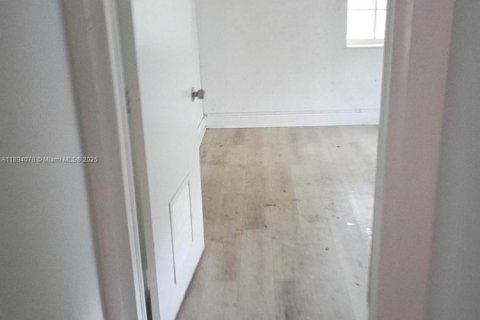 Купить коммерческую недвижимость в Майами, Флорида 311.78м2, № 1949973 - фото 8