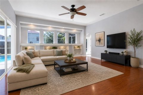 House in Apopka, Florida 4 bedrooms, 324.23 sq.m. № 2095669 - photo 9