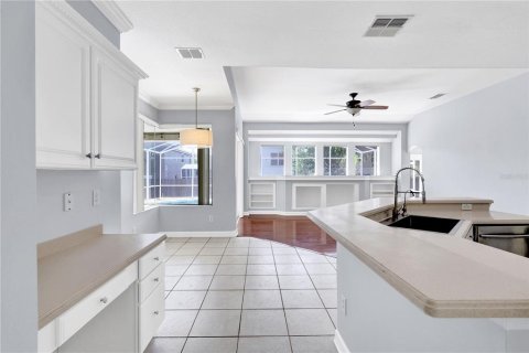 House in Apopka, Florida 4 bedrooms, 324.23 sq.m. № 2095669 - photo 14