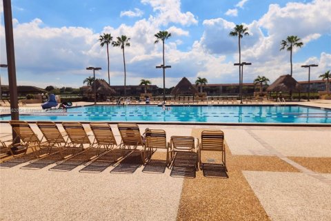 Condo in Pembroke Pines, Florida, 2 bedrooms  № 1892358 - photo 28