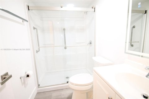 Condo in Pembroke Pines, Florida, 2 bedrooms  № 1892358 - photo 9