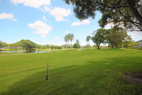 Condo in Pembroke Pines, Florida, 2 bedrooms  № 1892358 - photo 20