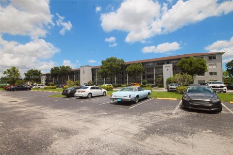 Condo in Pembroke Pines, Florida, 2 bedrooms  № 1892358 - photo 23