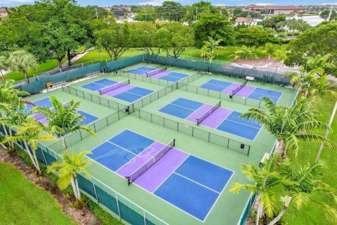 Condo in Pembroke Pines, Florida, 2 bedrooms  № 1892358 - photo 25