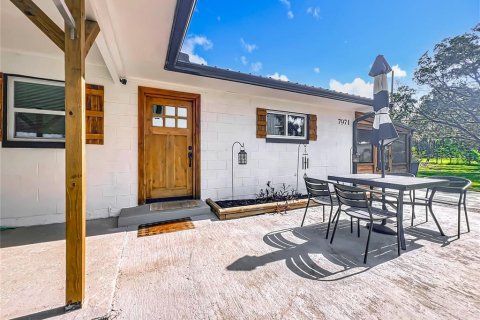 Купить виллу или дом в Белвью, Флорида 8 комнат, 136.01м2, № 1916662 - фото 10