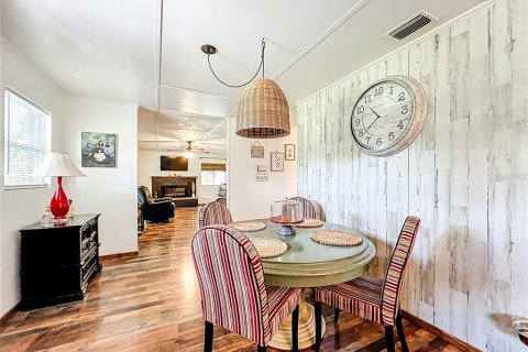 Купить виллу или дом в Белвью, Флорида 8 комнат, 136.01м2, № 1916662 - фото 17